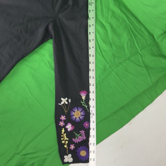 Urban Savage Women’s Longsleeve T-Shirt Floral Print Black Size Large - Picture 4 of 7